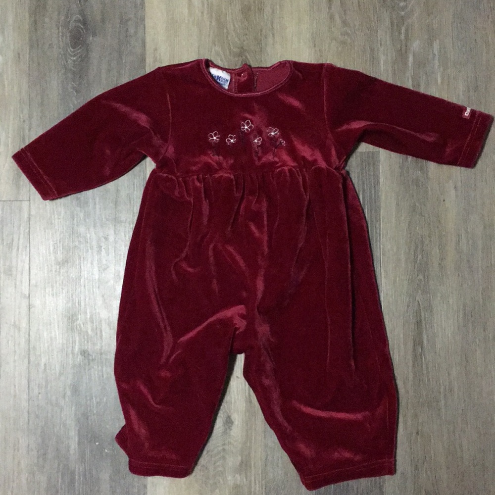 Vintage Osh Kosh Velvet onesie. SiZe 12months.